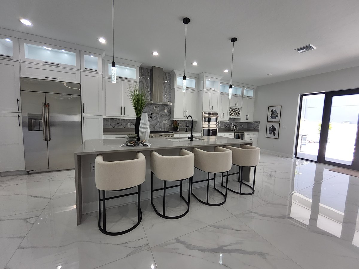 Tampa Luxury, Lois kitchen staging